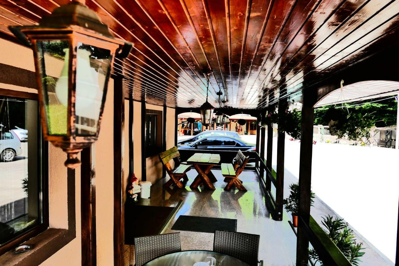 Hotel Pensiunea Roua Florilor Anina Exterior foto