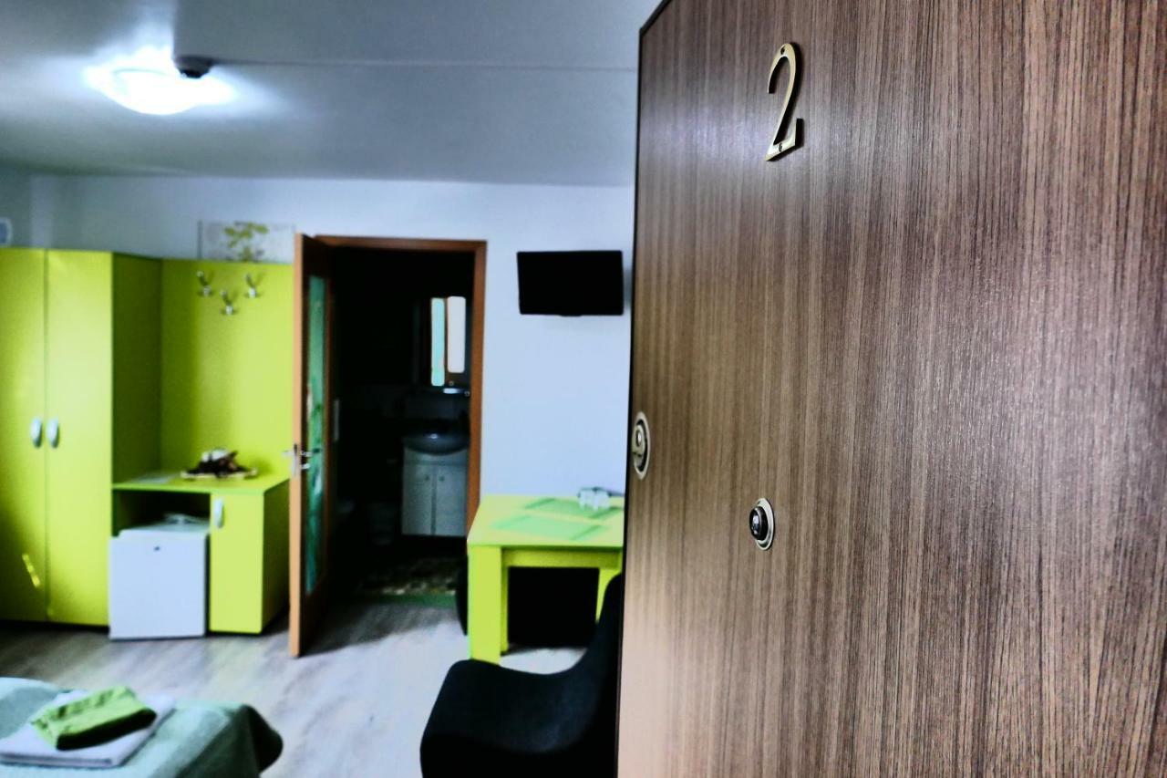 Hotel Pensiunea Roua Florilor Anina Exterior foto